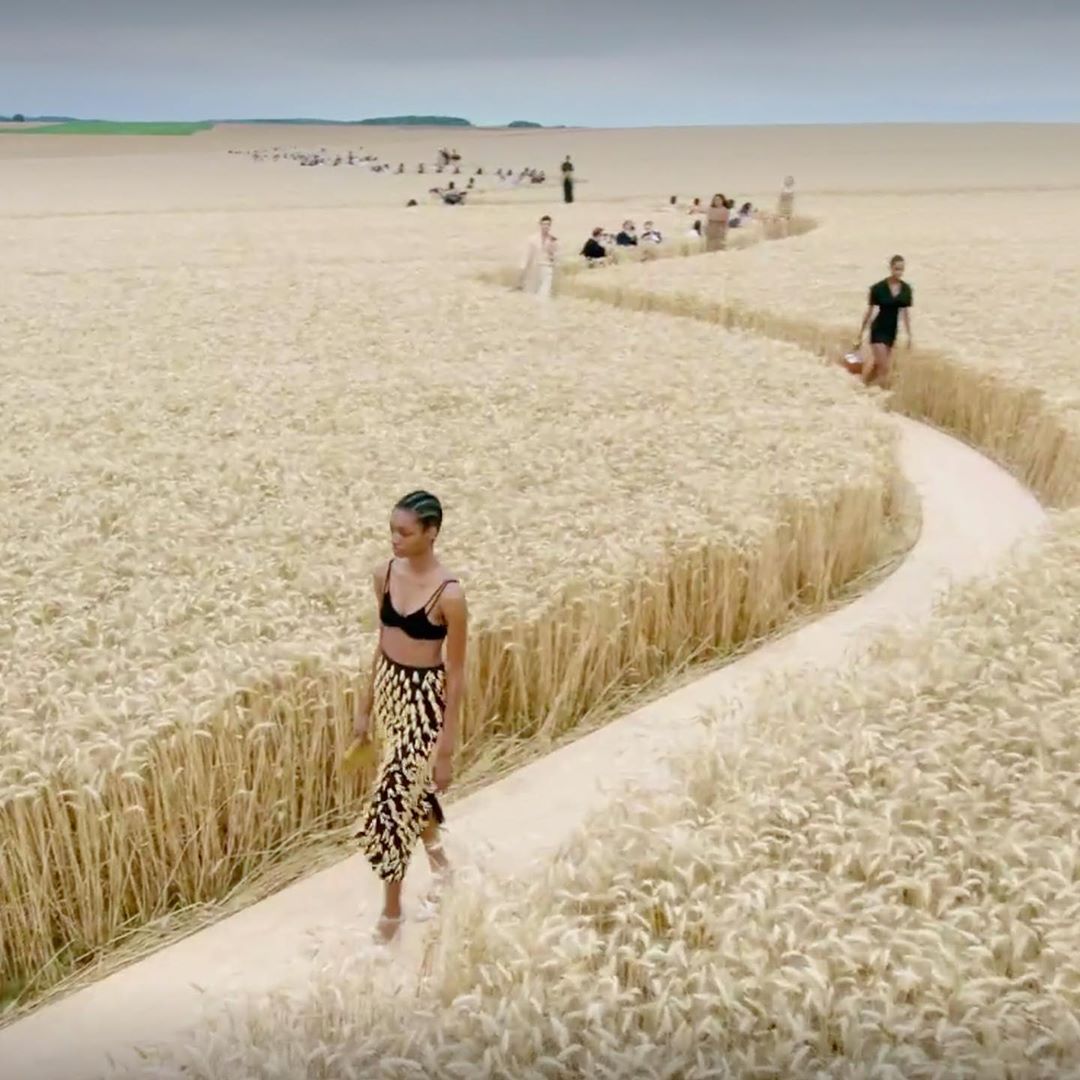 Pink Velvet Red Fruits - lifestyle 2